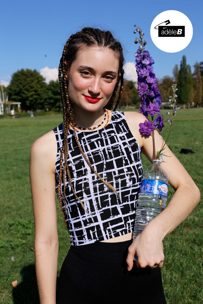 Mannequin femme posant dans le parc de la Tête d'Or à Lyon